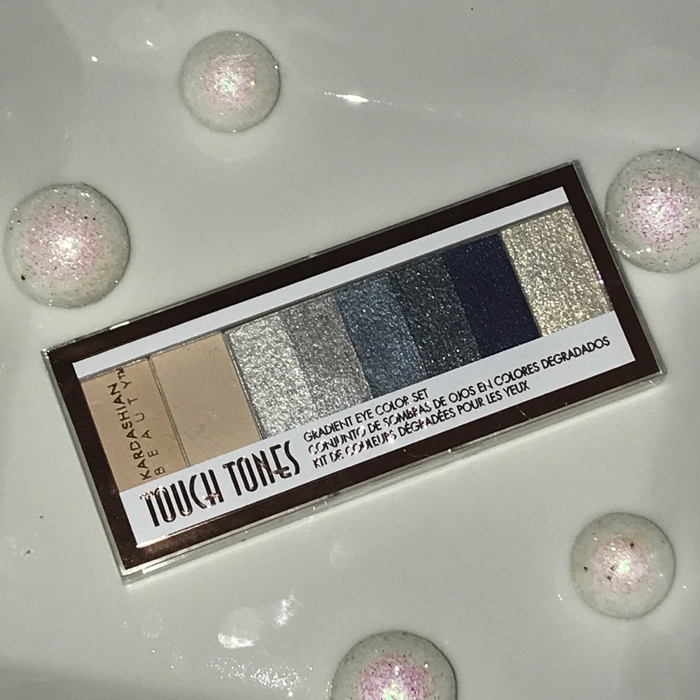 Kardashian Beauty Touch Tones EyeShadow Silhouette